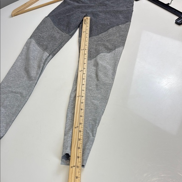 Outdoor Voices Gray Geometric Leggings Size Small - Picture 8 of 8